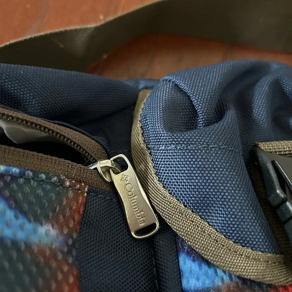 Like new Columbia Fanny Pack body bag waist bag large multiple bags blue - Picture 11 of 12
